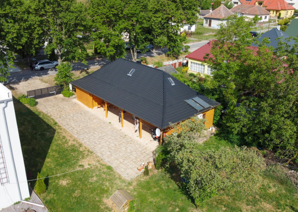 Na predaj útulný rodinný dom v štýle chaty neďaleko Podhájskej