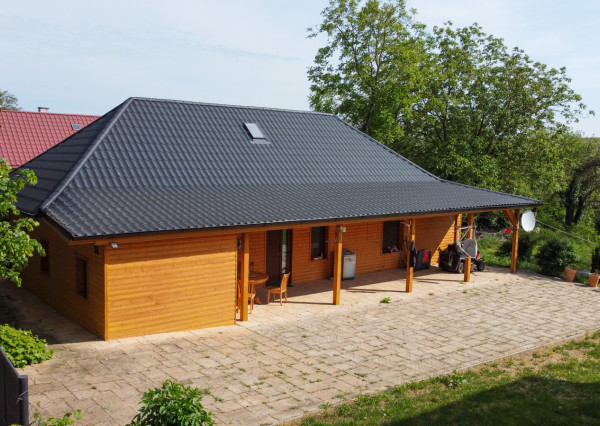 Na predaj útulný rodinný dom v štýle chaty neďaleko Podhájskej