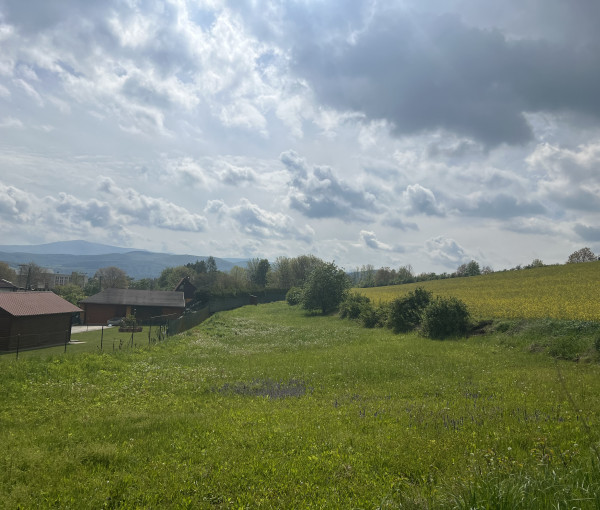Na predaj slnečný stavebný pozemok v obci Melčice.