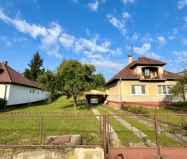 Rodinný dom v Trenčianskych Stankovciach na rovinatom pozemku 25x60m