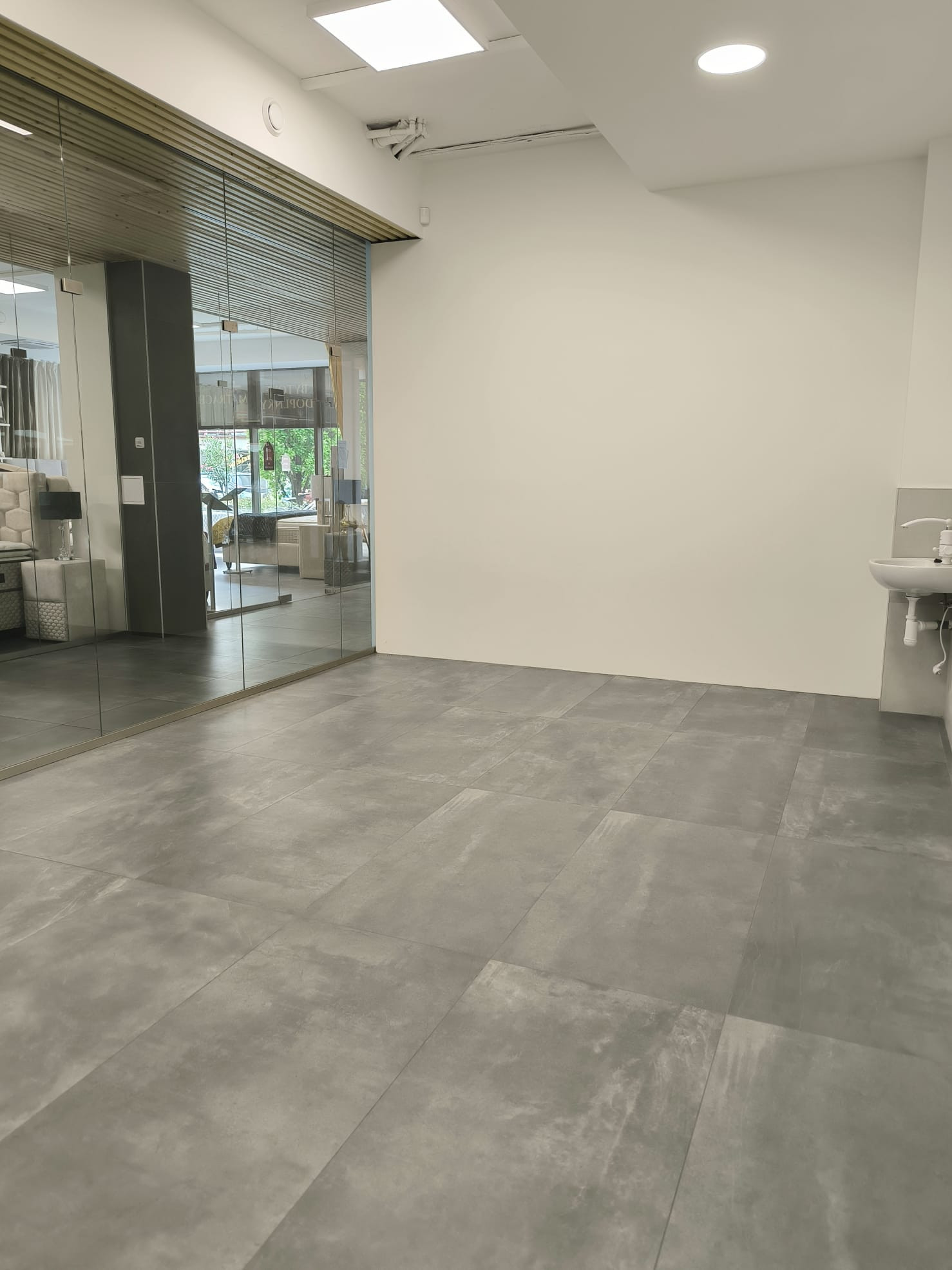 Na prenájom moderný obchodný priestor v centre mesta Malacky