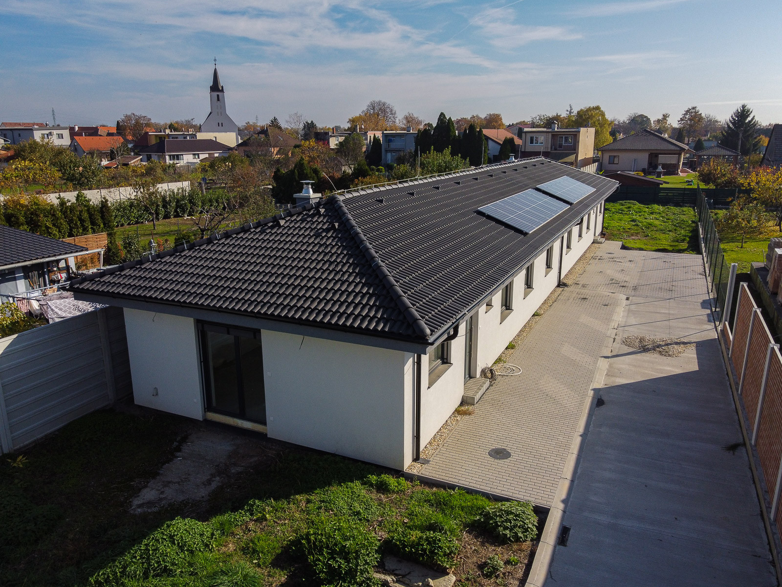 Na predaj moderný 4-izbový rodinný dom s terasou v Hrnčiarovciach nad Parnou