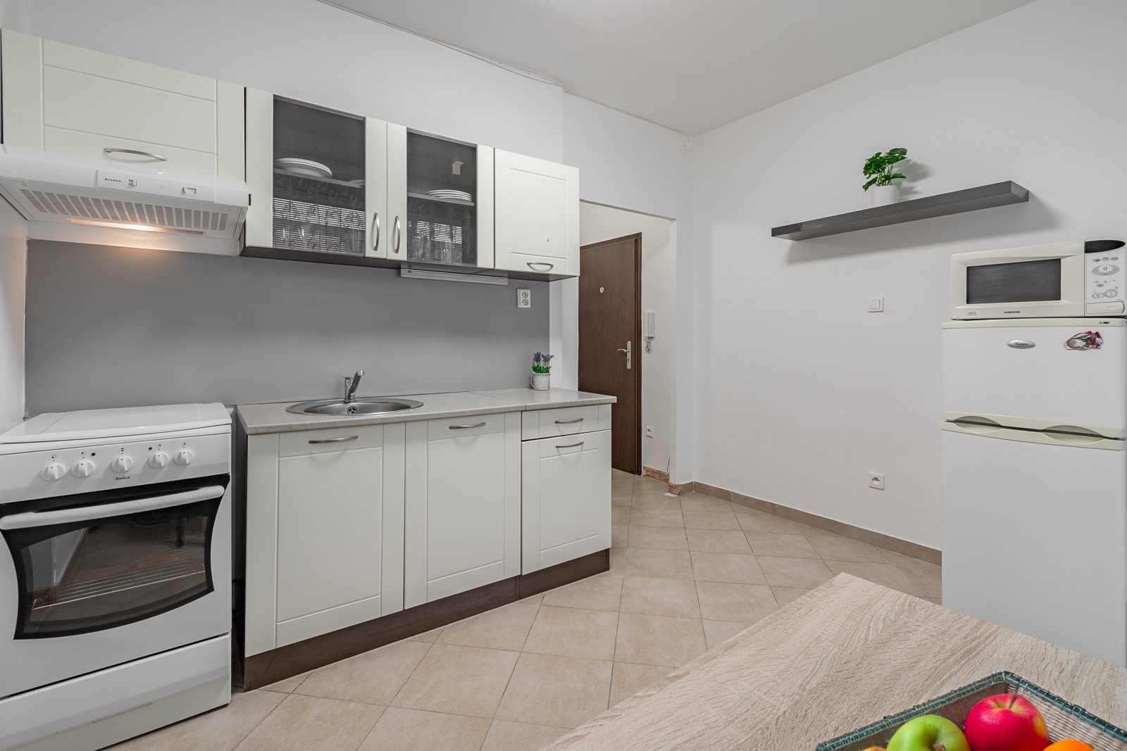 Na predaj kompletne zariadený 1 - izbový byt v Skalici