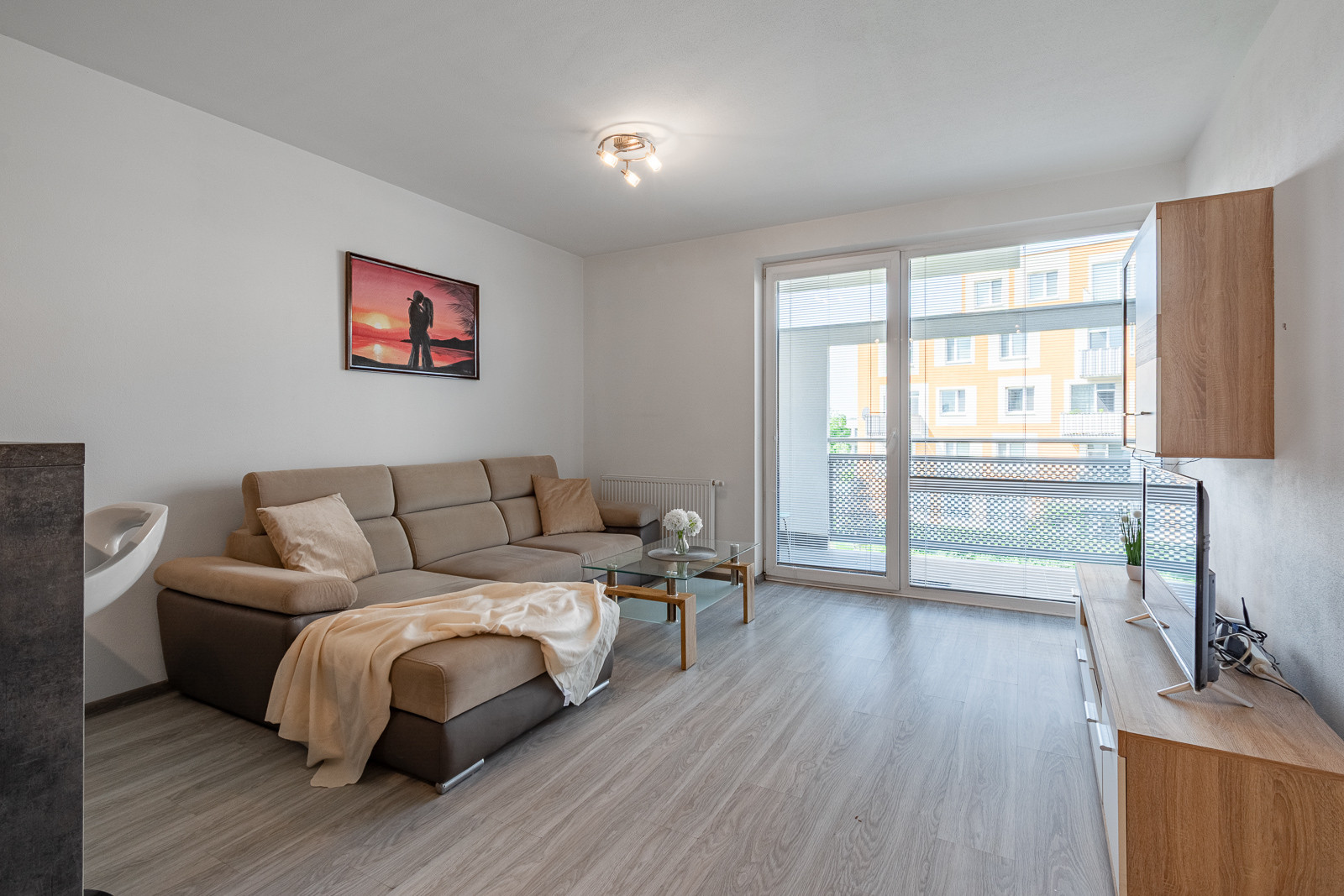 Na prenájom priestranný 2-izbový byt v Devínskej novej Vsi