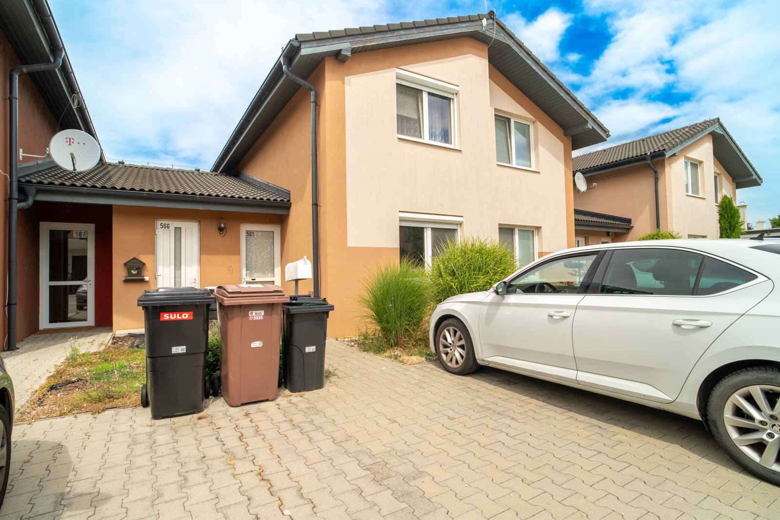 Na predaj dom so vstupom do súkromného jazera v Hrubej Borši