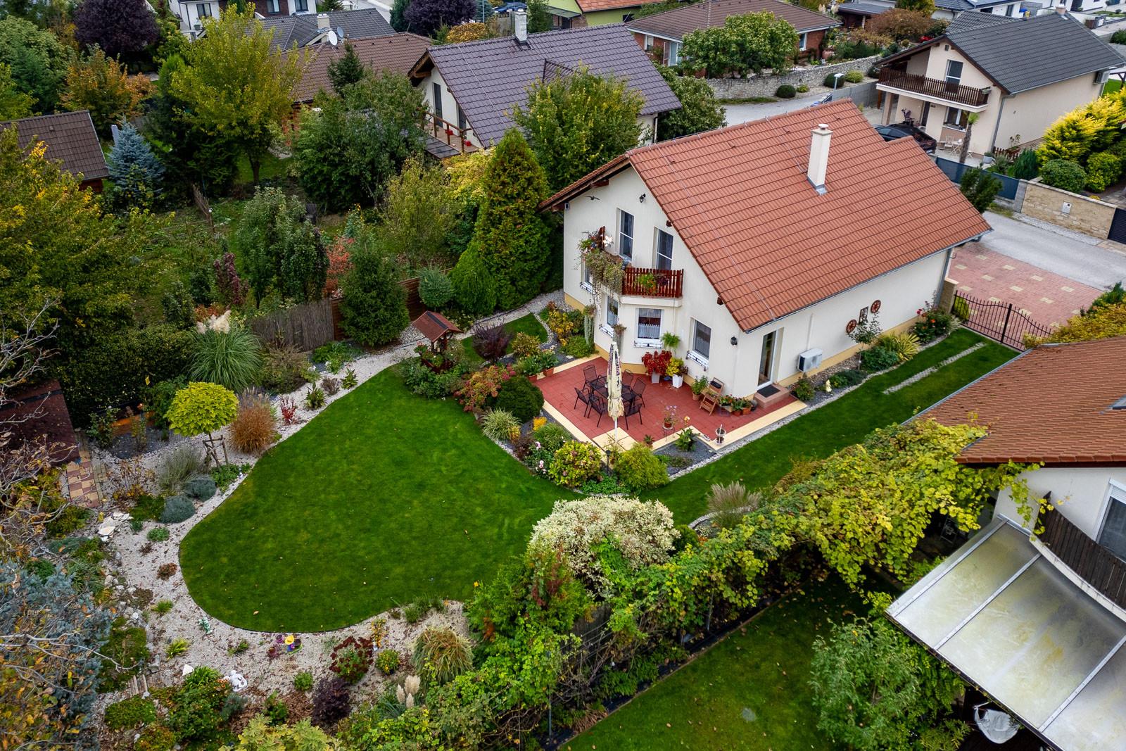 Na predaj 4-izbový rodinný dom s rozprávkovou záhradou v Hviezdoslavove