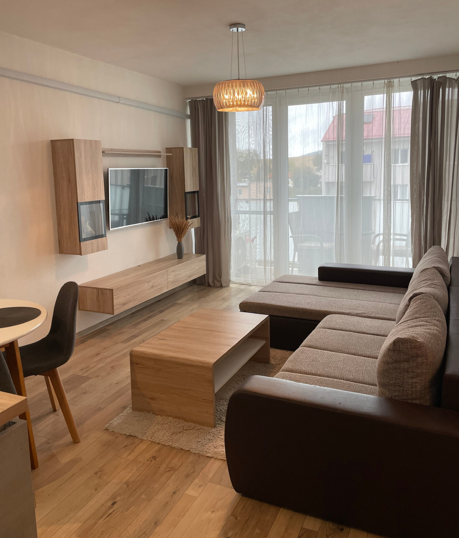 Na prenájom kompletne zariadený 2-izbový byt v obci Soblahov