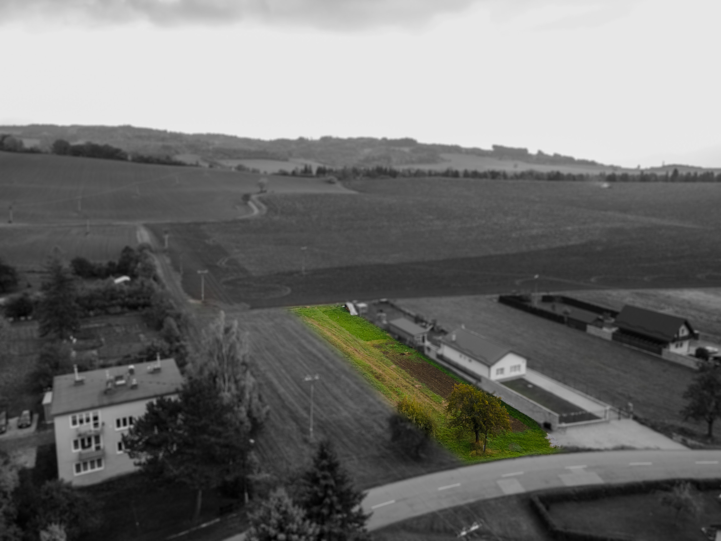 REZERVOVANÉ:Na predaj slnečný pozemok v Kvačanoch