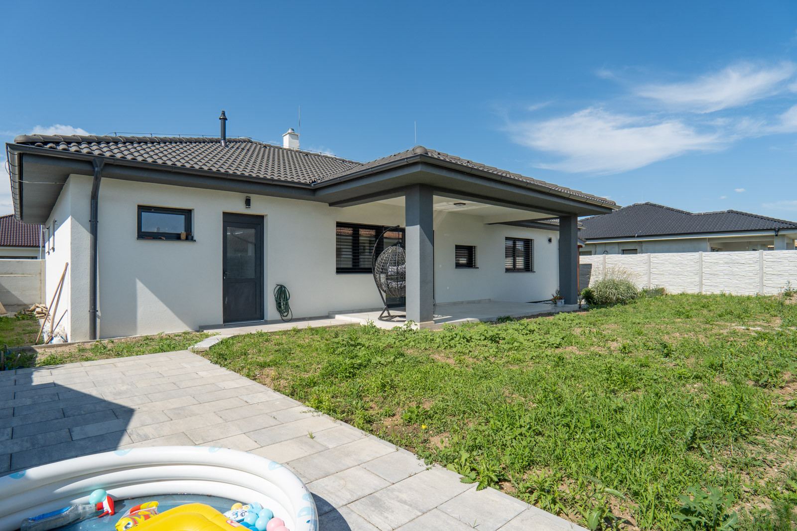 Na predaj novostavba s garážou a dvoma kúpeľňami v Senci