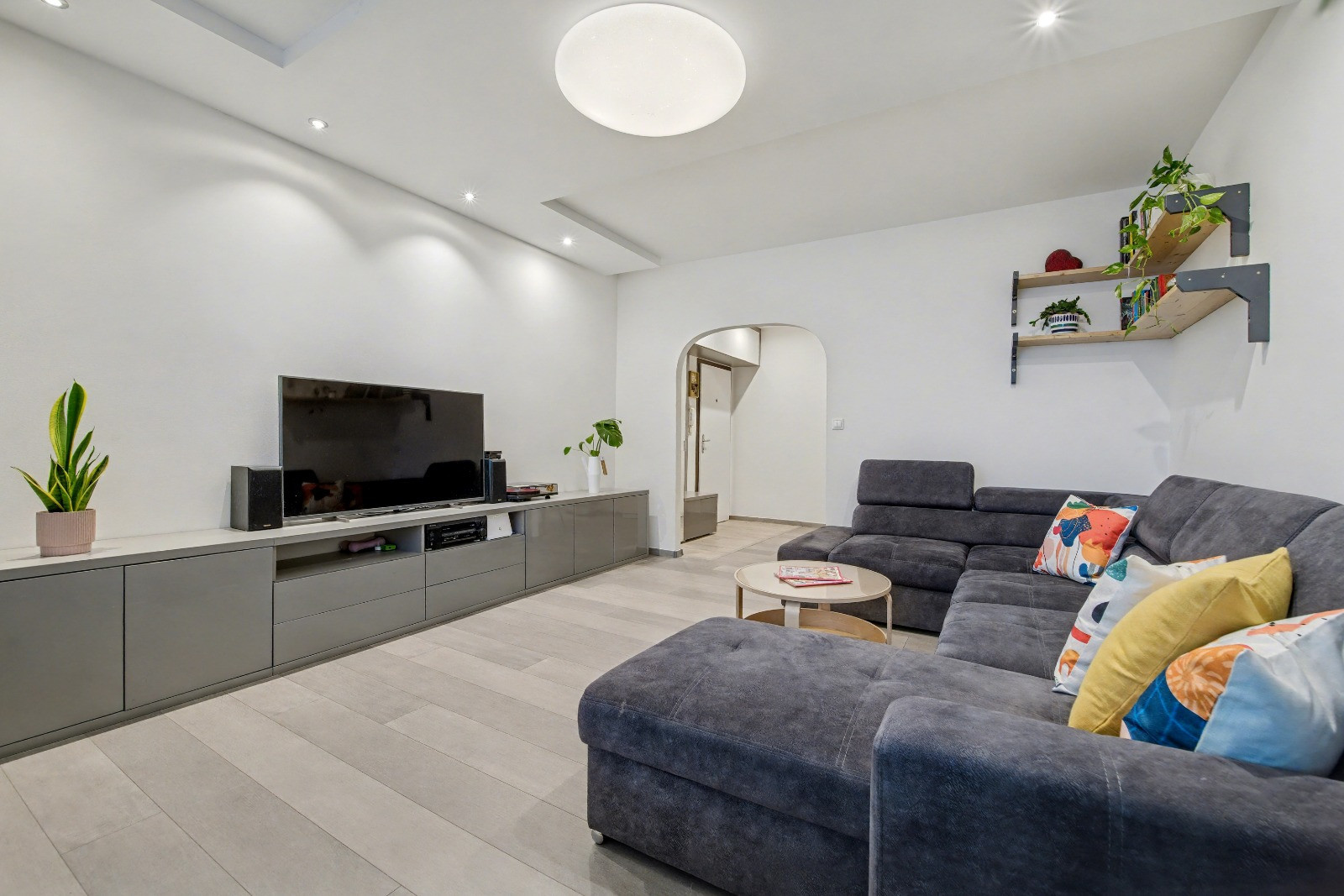 Na predaj  3-izbový byt s dvoma loggiami v Petržalke BA.