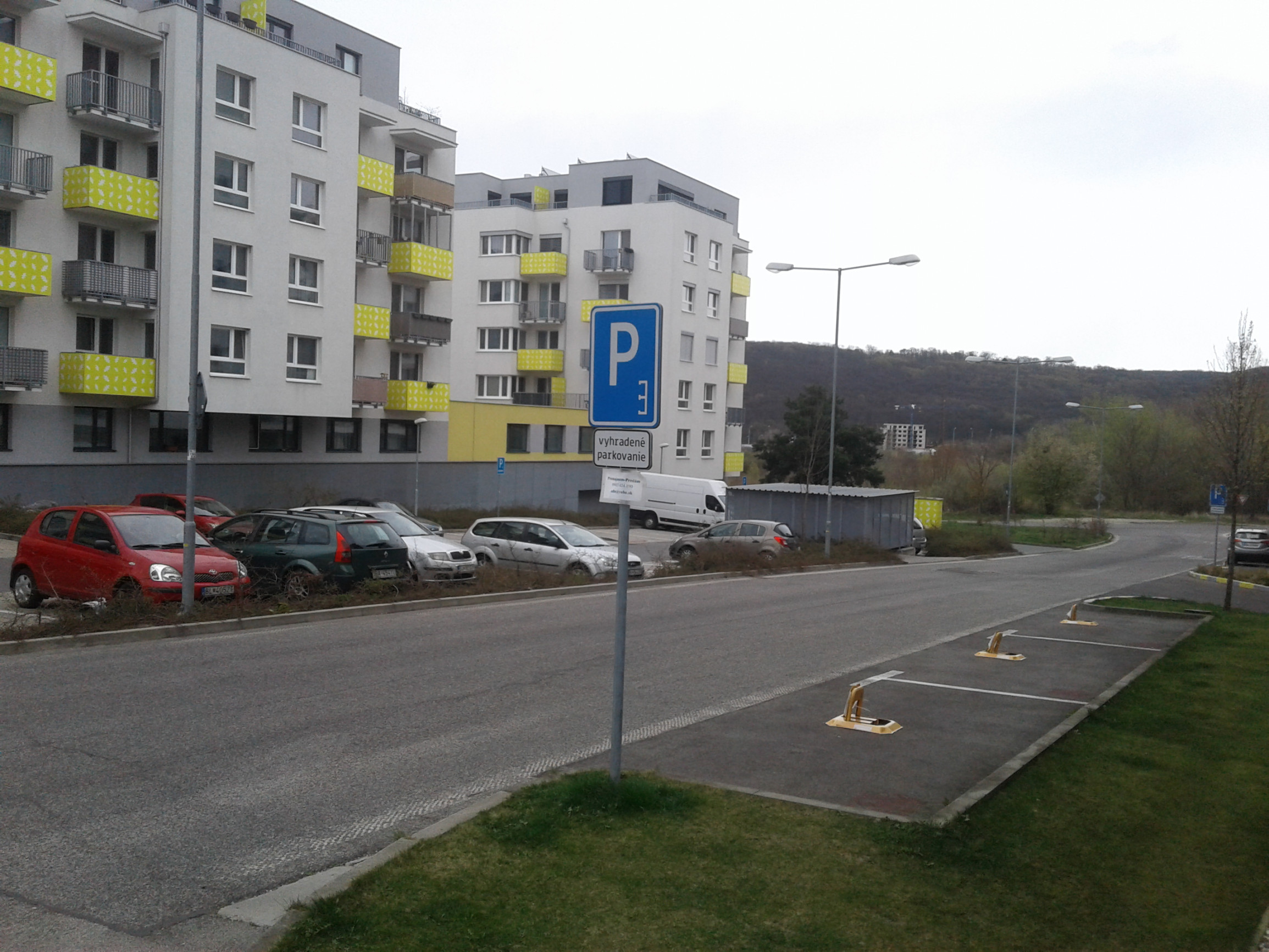 Na prenájom vonkajšie parkovacie státie v Dúbravke