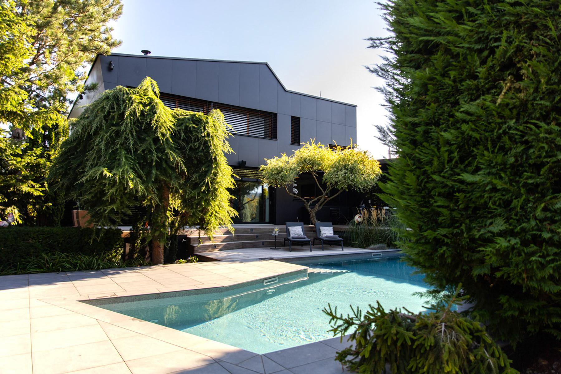 Na predaj vila s okrasnou záhradou a bazénom v Pezinku