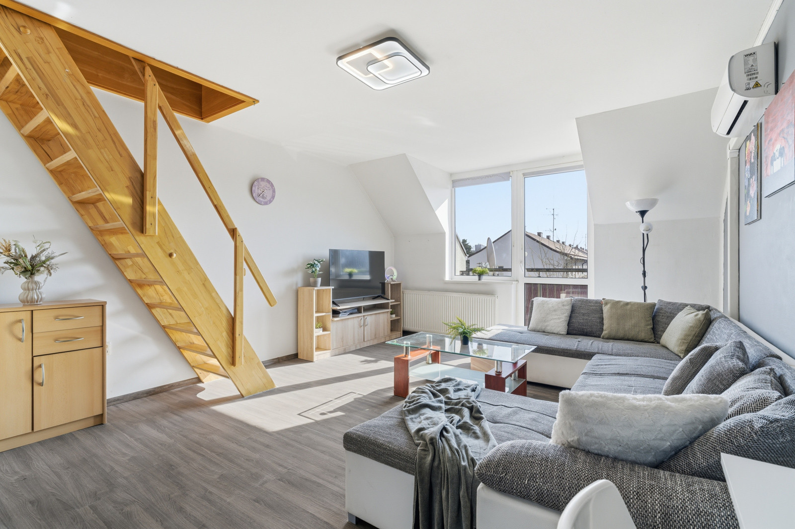 Na predaj 4-izbový mezonetový byt s 2 balkónmi v centre mesta Malacky