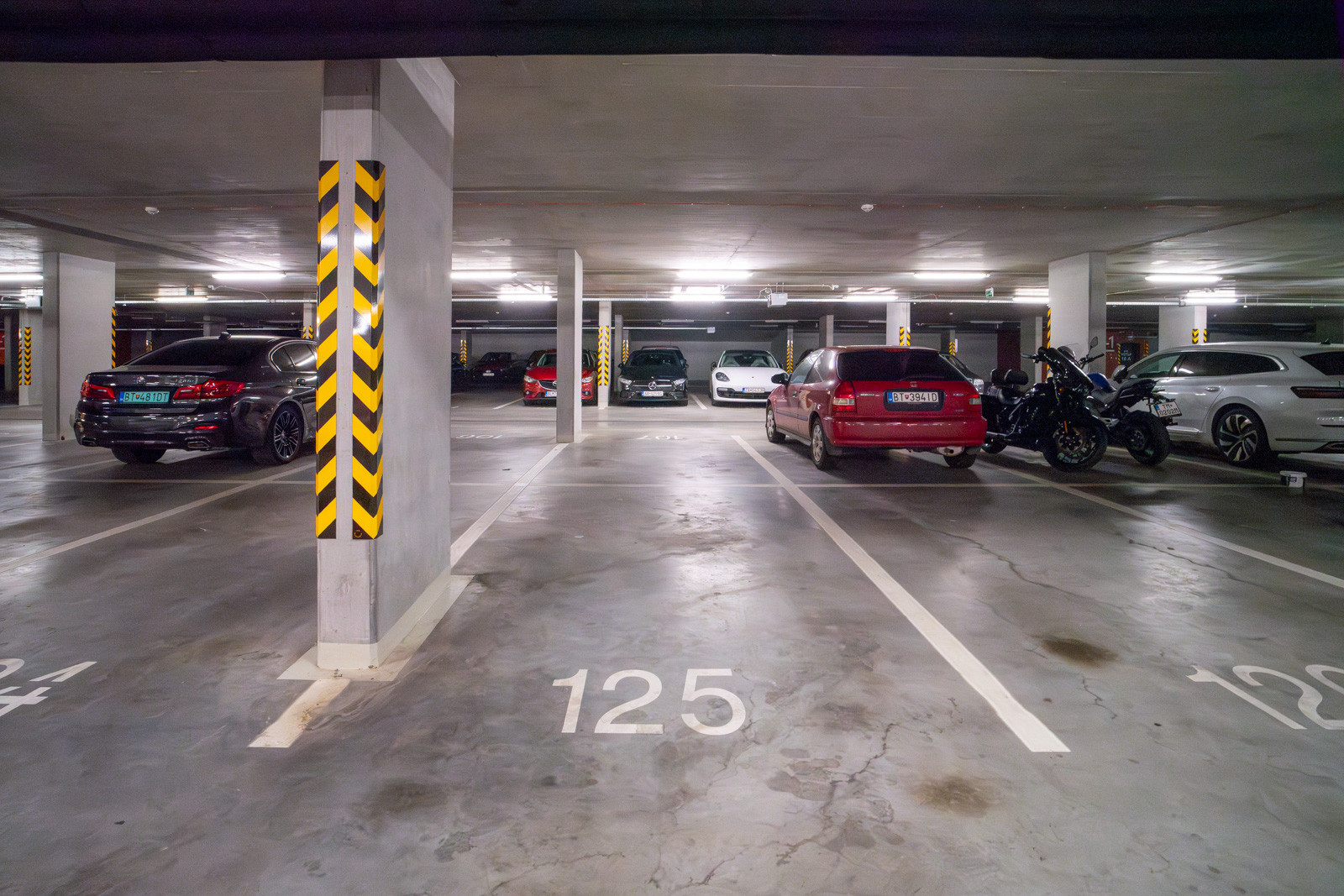 Na prenájom garážové parkovacie miesto na Slnečniciach v Petržalke