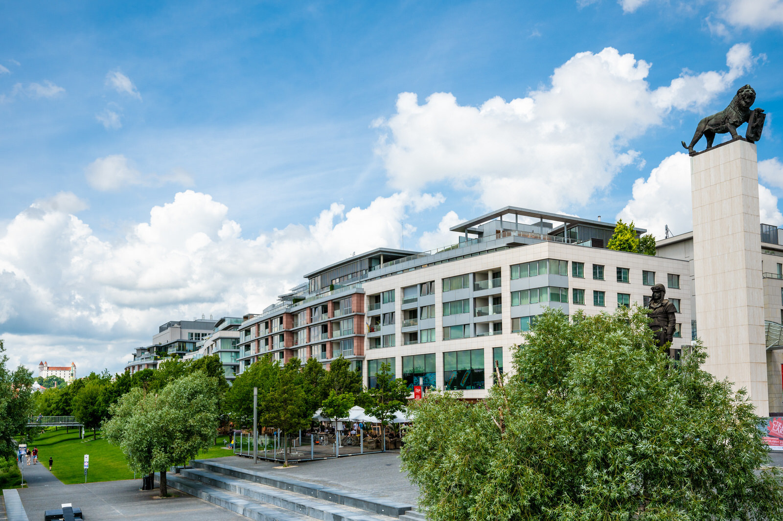 Prenájom - 3i byt s terasou a parkovacím státím v Eurovea