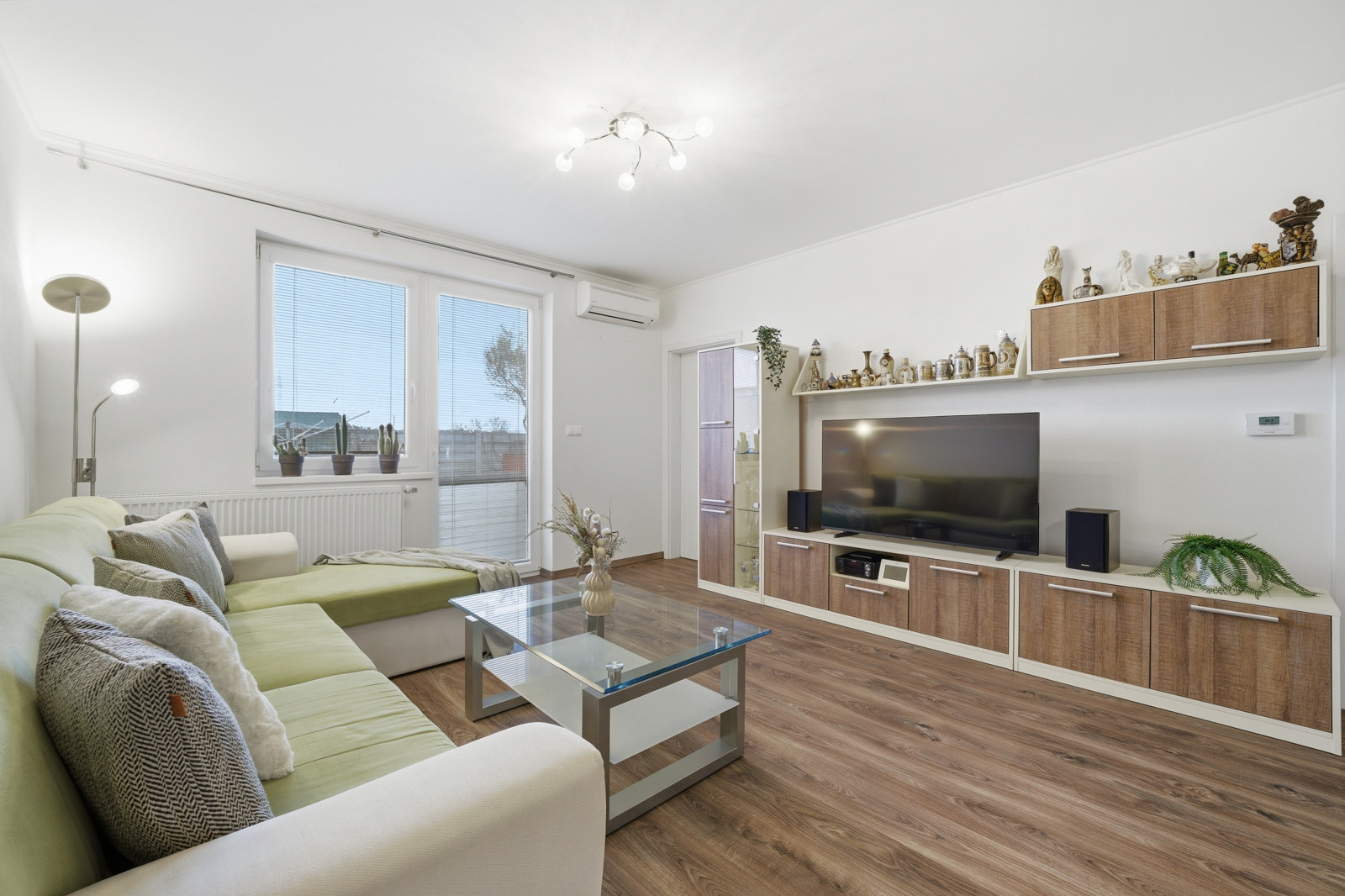 Na predaj novostavba radového rodinného domu v obci Láb