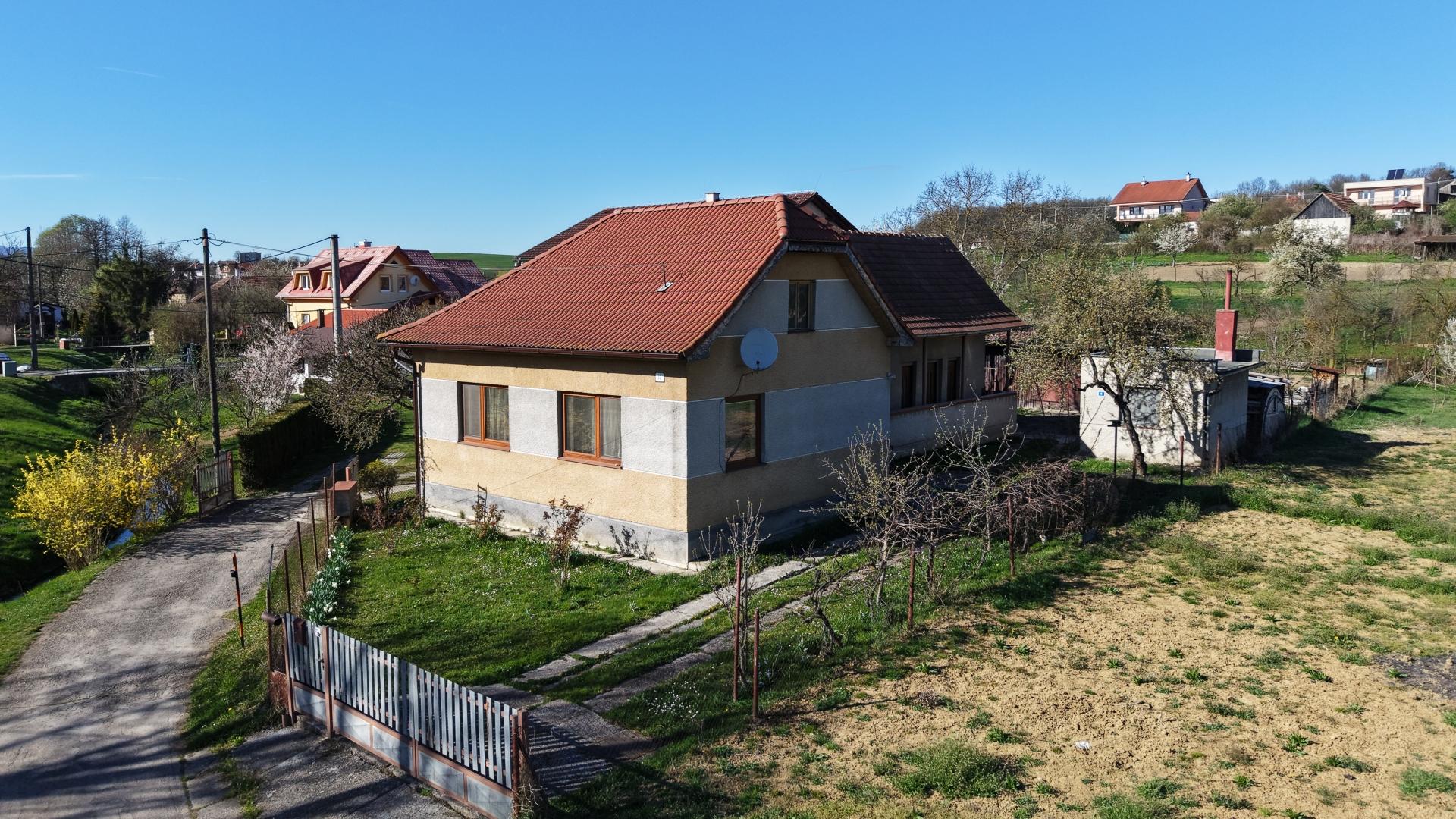 Na predaj čiastočne prerobený rodinný dom v obci Otrhánky