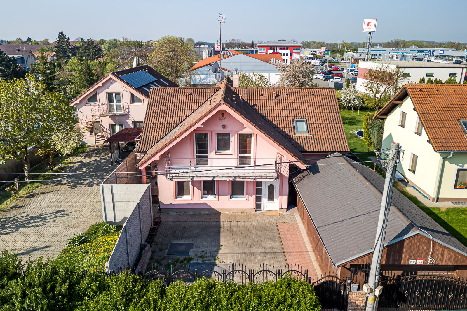 Na predaj 6-izbový rodinný dom s krásnou záhradou v Šamoríne