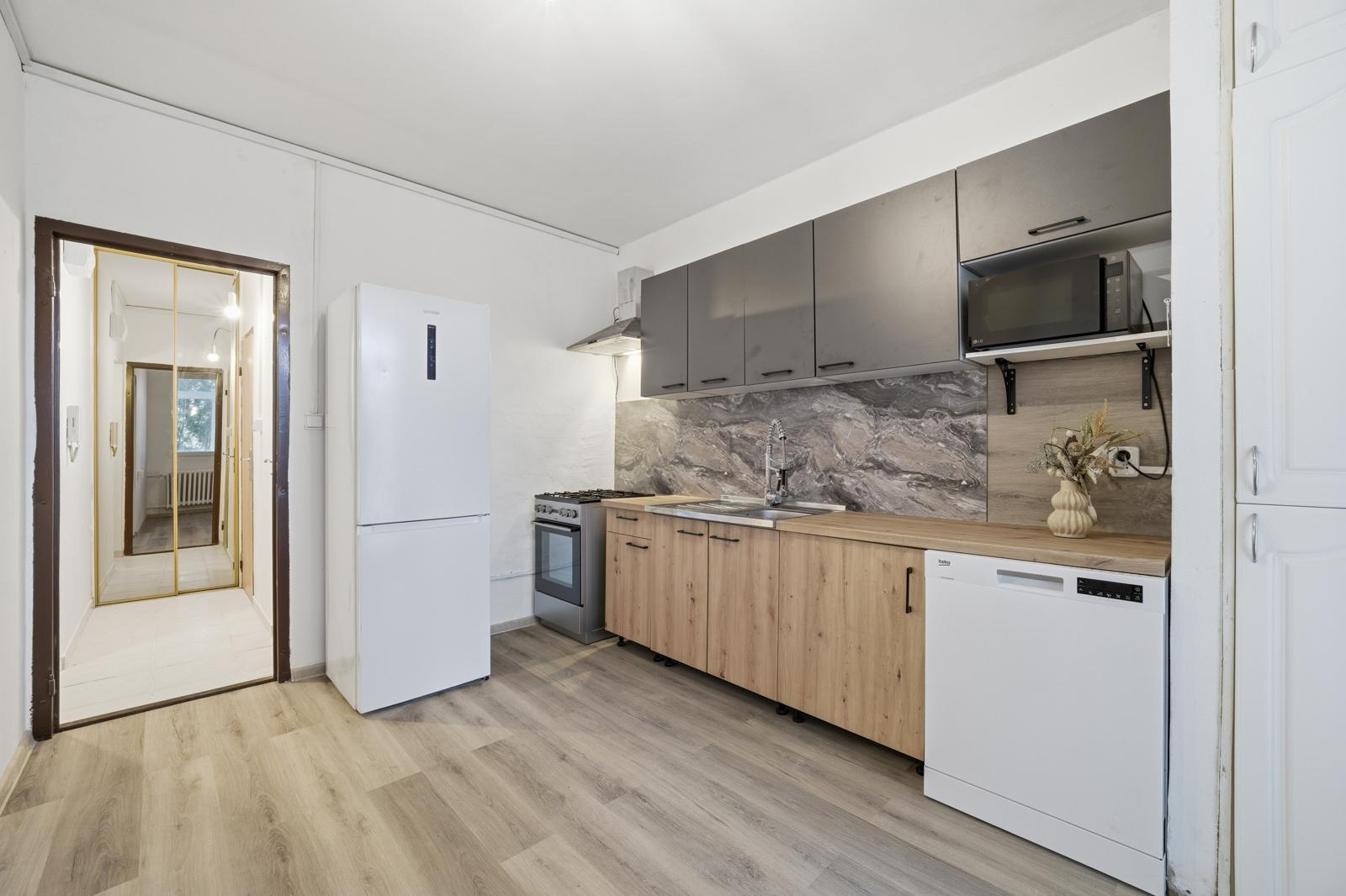 Na predaj kompletne zariadený 1-izbový byt v Bratislave - Dlhé Diely