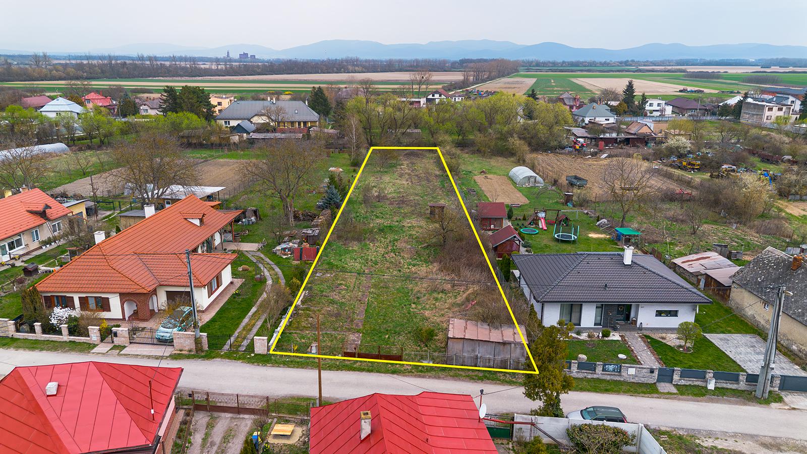 Na predaj veľkorysý stavebný pozemok v obci Gomboš